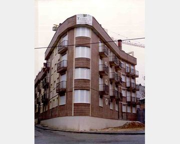 Edificio de 35 viviendas situado en calle Almortas (Madrid)